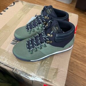 Joules women’s chedworth hiking boots. Laurel size 7 new with tags